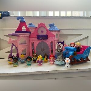 Little People Disney Princess Magical Light Castle Playset.